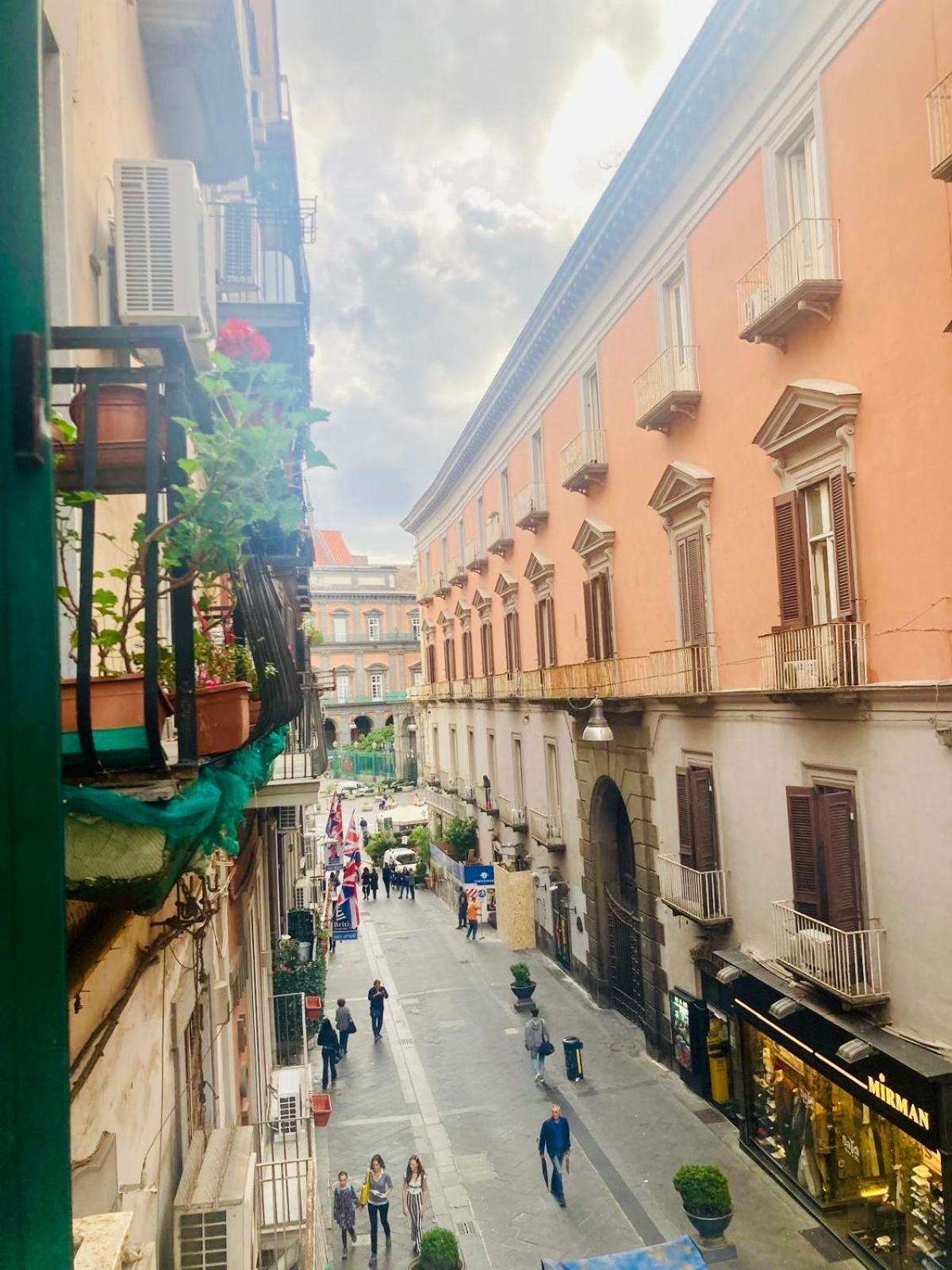 Apartment La Casa Di Licia A Due Passi Da Piazza Del Plebiscito Naples